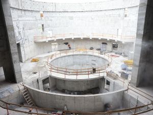 Глава Якутии проверил ход строительства Арктического центра эпоса и искусств