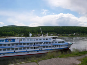 «Отпуск испорчен!»: Новый круиз «Демьяна Бедного» сорвал тур на Ленские столбы