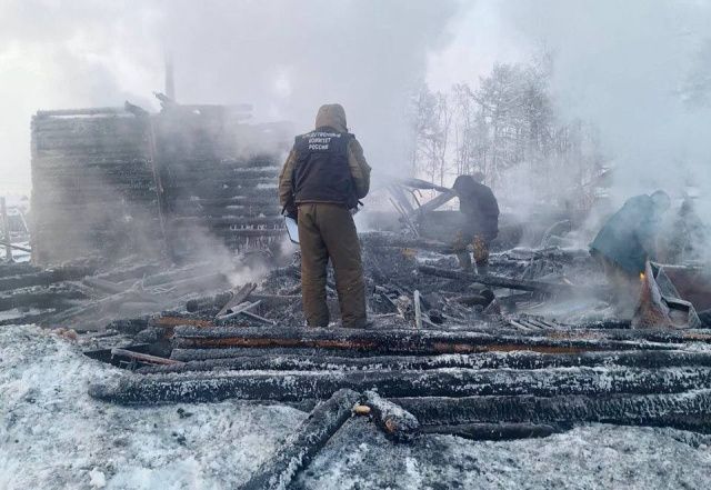 Мать и дочь в тяжелом состоянии: трое детей погибли