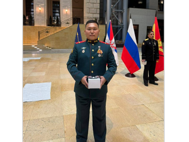 Якутянину Родимиру Максимову вручили «Золотую Звезду» Героя России