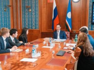 Глава Якутии встретился с участниками 7-й смены в ВДЦ «Океан»