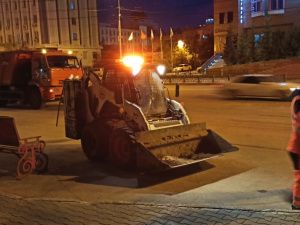 Плановая уборка пыли и ямочный ремонт улиц в Якутске 13 августа