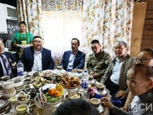 Глава Якутии побывал в гостях у семьи Героя России Алексея Неустроева