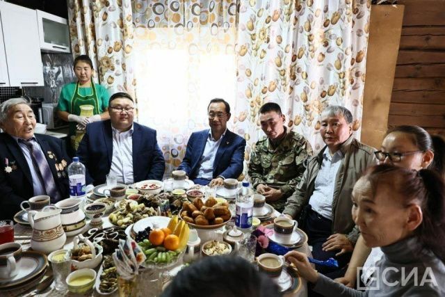 Глава Якутии побывал в гостях у семьи Героя России Алексея Неустроева