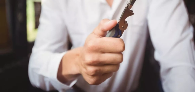 Якутянин пригрозил ножом сотруднику полиции в Санкт-Петербурге