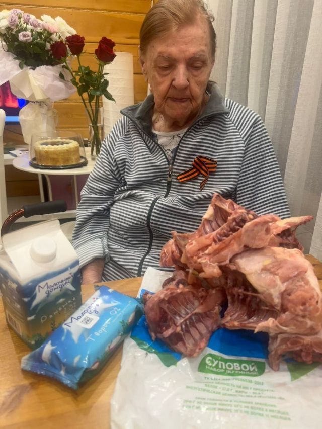 Ветерану ВОВ в Якутске подарили куриные кости