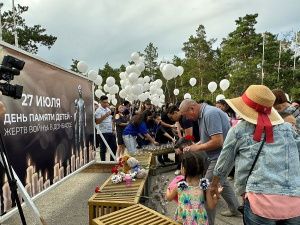 В Якутске почтили память детей-жертв войны в Донбассе