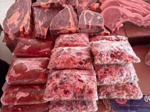 Цена мяса, ягод и прочего на "Крестьянском рынке"