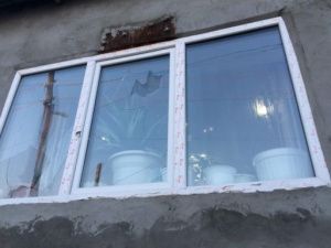 В Якутии мужчины протаранили ворота экс-бутлегера