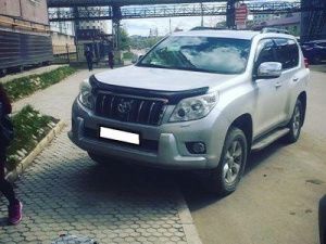 Сотрудники ГИБДД нашли водителя, парковавшегося прямо на тротуаре