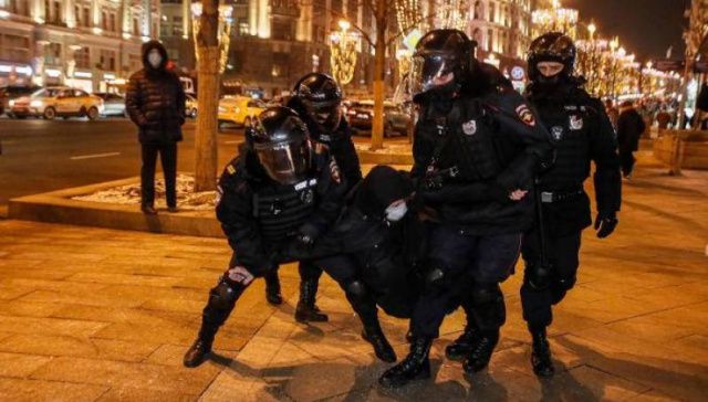 В ходе акций в поддержку Навального задержали больше тысячи человек