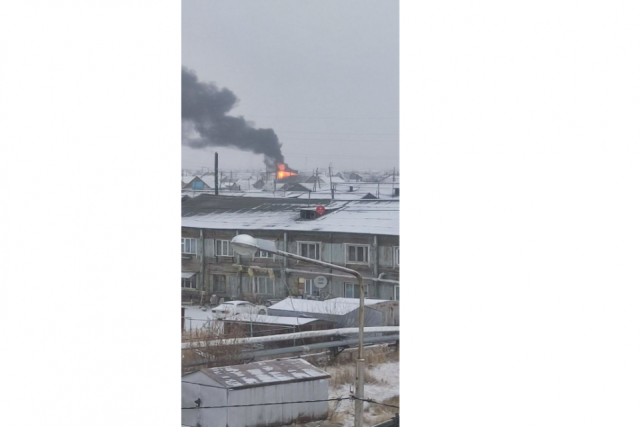 В микрорайоне Марха Якутска в частном доме вспыхнул пожар