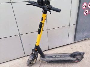 Сбил несовершеннолетнего самокатчика в 203 микрорайоне и скрылся