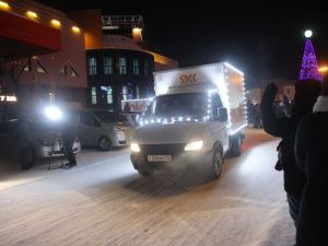 Праздничное шествие автоколонны состоялось впервые на зажжении новогодней ёлки Якутска