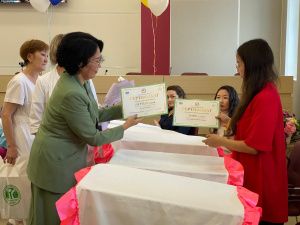 В Якутске состоялась торжественная выписка родившихся в день города младенцев