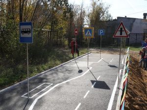 Народный бюджет: студенты построили площадку для детей