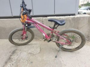 В Якутске автоледи сбила девочку, катавшуюся на велосипеде по тротуару