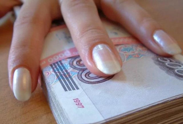 За незаконные выплаты самой себе осуждена главбух в Среднеколымском районе