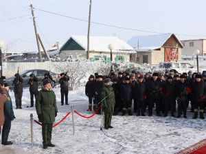 Начальник УФСИН Василий Седрисев принял участие в возложении цветов к мемориалу «Журавли над Ильменем»