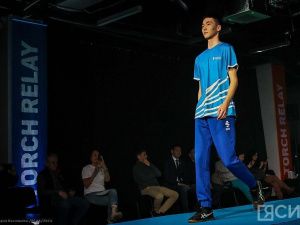 Очертания крыла стерха нанесли на экипировку участников эстафеты огня VIII игр «Дети Азии»