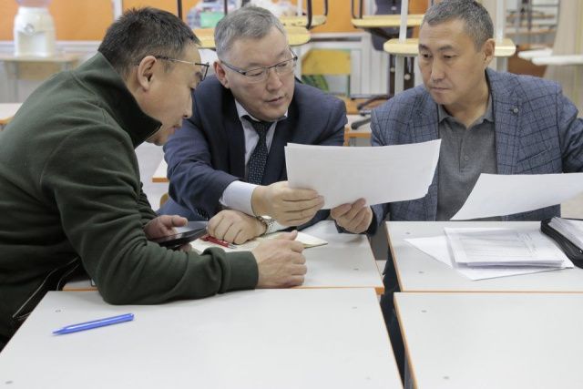 В районах Якутии проводится профсоюзный мониторинг по вопросам заработной платы