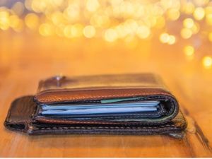 В Якутске полиция разыскивает владельца найденного кошелька с деньгами