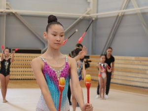 Многократные чемпионки мира Дина и Арина Аверины провели мастер-класс для юных гимнасток Якутии