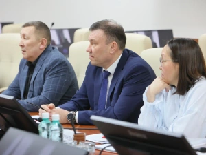 Айсен Николаев провел заседание Республиканской комиссии «Вместе к Победе!»