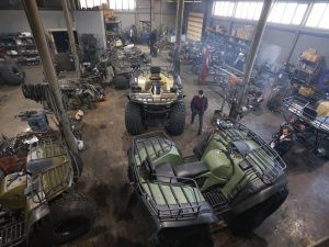 Визит Трутнева начался с посещения базы по производству квадроциклов