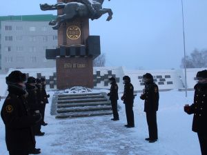 День неизвестного солдата. «Волонтеры Победы» в Якутске возложили цветы и свечи