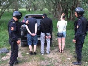 В лесу у Якутска задержали женщину и двоих мужчин, употреблявших наркотики