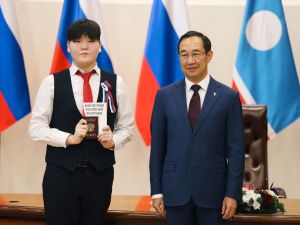 Государственные награды вручил в День Конституции РФ глава Якутии