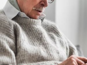 Лжеработники социального фонда обманом похитили у пенсионера из Якутии 2,8 млн рублей