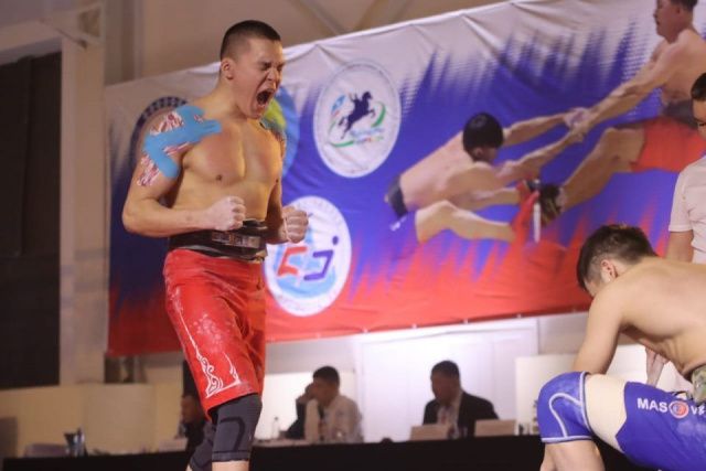 Мировые лидеры потерпели поражения на чемпионате Якутии по мас-рестлингу