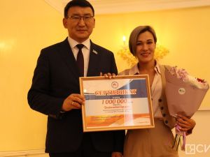 Сардане Трофимовой и Айаалу Лазареву вручили по миллиону рублей за выступление на Азиатских играх