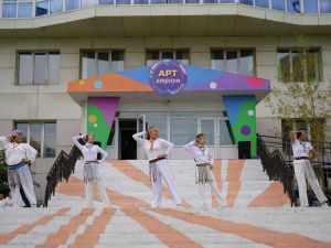 ДДН провел танцевально-музыкальный вечер