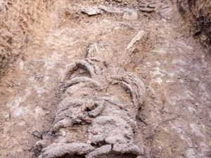 В Израиле нашли закованный в цепи 1500-летний скелет монаха