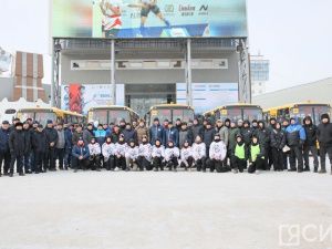 Спортивным учреждениям Якутии вручили микроавтобусы и автобусы