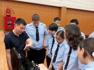В двух школах Якутска открыли полицейские классы