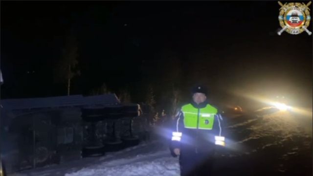 В Якутии при столкновении автомобиля "Мицубиси Аутлендер" с грузовым тягачом погиб человек