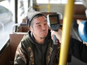 В Якутске провели акцию по профилактике коронавируса среди бездомных 