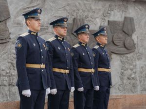В Якутске возложили цветы в память об окончании Второй мировой войны