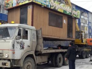 Неправомерно размещенное НТО демонтировали в Якутске