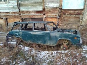 В Мирнинском районе трое мужчин украли "Жигули" и разобрали на запчасти