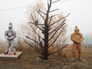Территорию, прилегающую к исправительной колонии № 1, украсили фигуры якутских богатырей