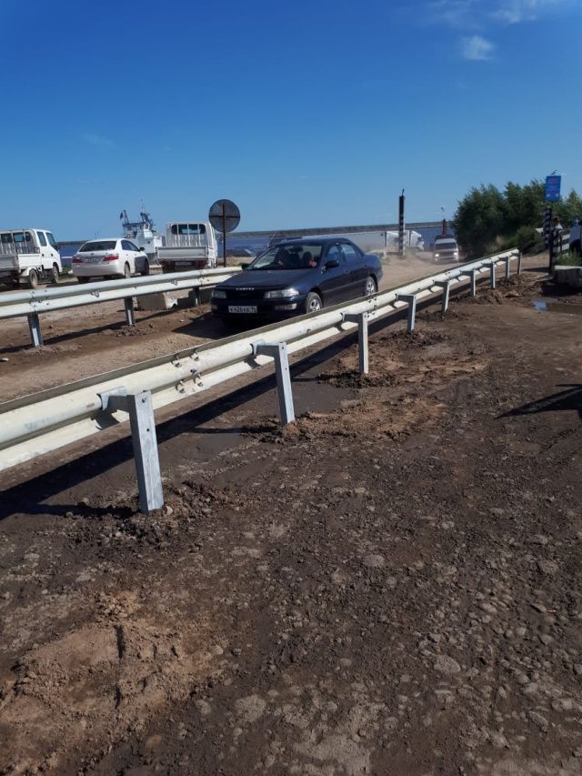 На паромной переправе Якутск — Нижний Бестях устанавливают ограждения