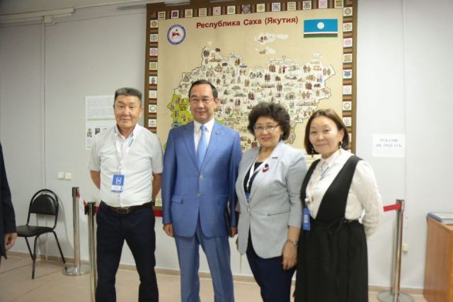 Большая вышитая карта Якутии украсила форум «Сообщество» Общественной палаты РФ