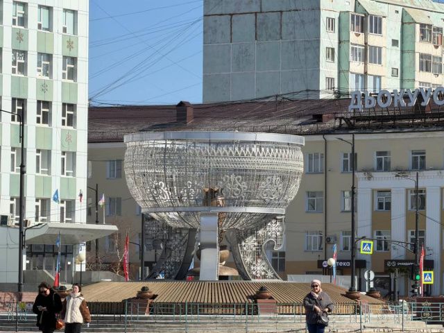 Сегодня с площади Орджоникидзе уберут световую конструкцию «Кытыйа»