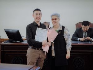 Молодым семьям Якутска вручили сертификаты для приобретения или строительства жилья