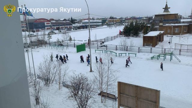 В Нюрбинском улусе первоклассник получил черепно-мозговую травму из-за гололеда на территории школы: Взыскана компенсация